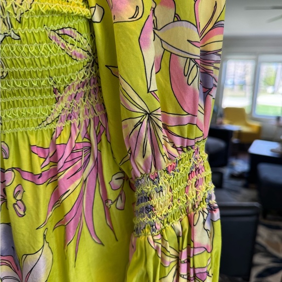 Hadia Silk Top size S. True color is first few pics. - Picture 10 of 11